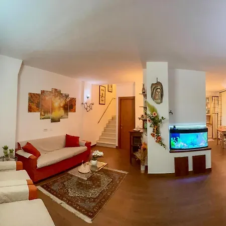 شقة Nice Apartment In Peglio With Wifi *